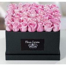 Luxury Box with 35 Pink roses